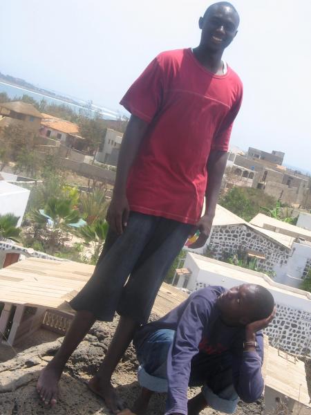 Le g�ant Tall et Djiby zidane